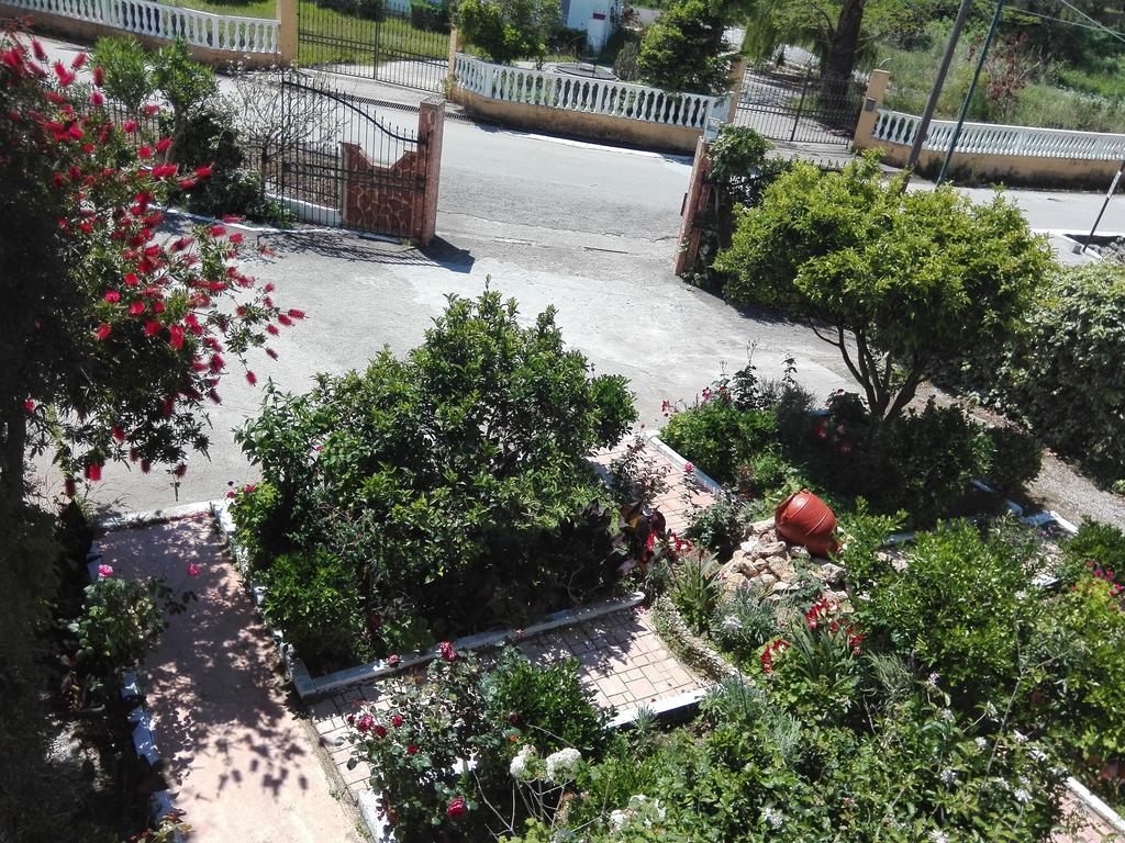 Apartament Kokkinos *